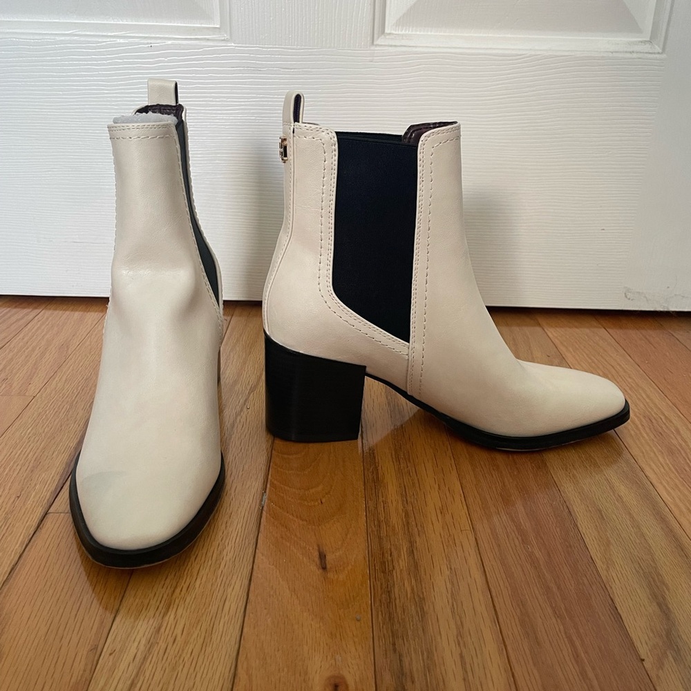 Tommy Hilfiger Women’s White/Cream Ankle Boot, size 6M